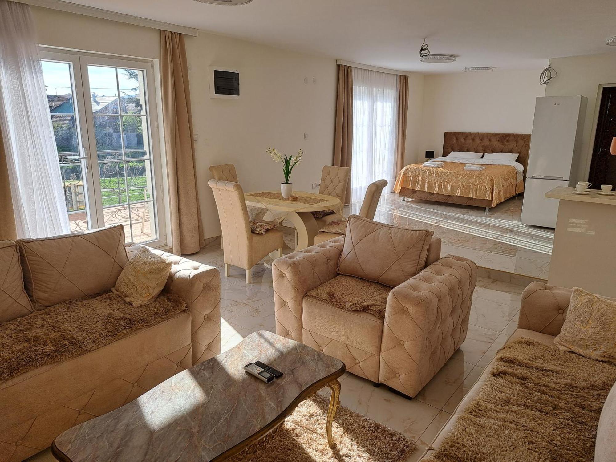 Dina Lux Apartman Jagodina Esterno foto